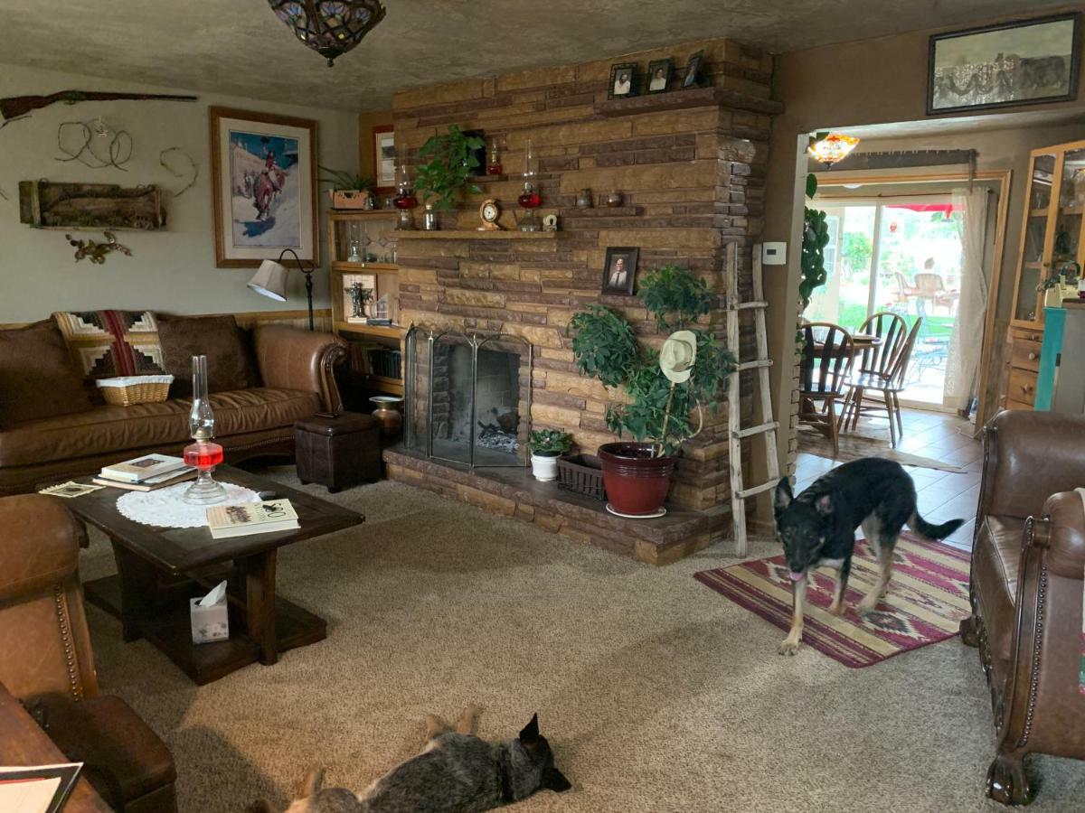 Zion'S Backyard Bed And Breakfast Colorado City Exterior photo